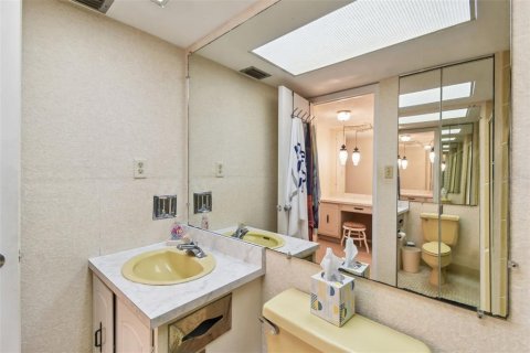 Condominio en venta en Redington Shores, Florida, 1 dormitorio, 98.48 m2 № 1670876 - foto 14