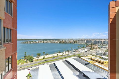 Condominio en venta en Redington Shores, Florida, 1 dormitorio, 98.48 m2 № 1670876 - foto 21