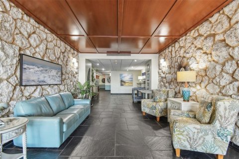 Condominio en venta en Redington Shores, Florida, 1 dormitorio, 98.48 m2 № 1670876 - foto 27