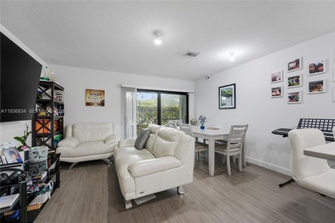 Touwnhouse à vendre à Riviera Beach, Floride: 3 chambres, 121.79 m2 № 2007341 - photo 5