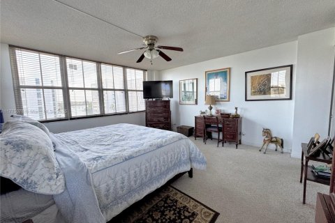Condo in Bay Harbor Islands, Florida, 2 bedrooms  № 1947272 - photo 19
