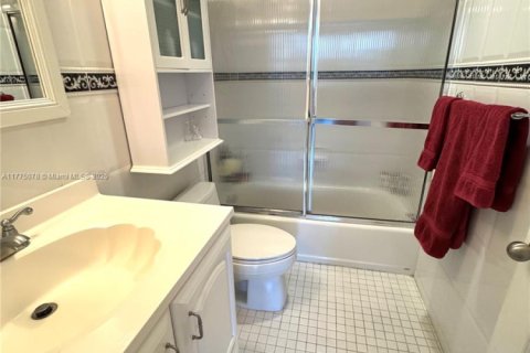 Condo in Bay Harbor Islands, Florida, 2 bedrooms  № 1947272 - photo 30