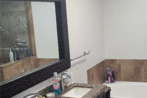 Villa ou maison à louer à Hollywood, Floride: 4 chambres, 213.68 m2 № 1972604 - photo 27