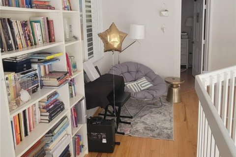 Villa ou maison à louer à Hollywood, Floride: 4 chambres, 213.68 m2 № 1972604 - photo 26