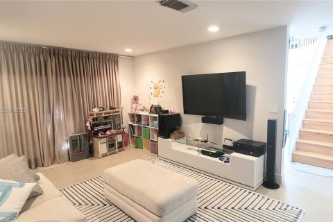 Villa ou maison à louer à Hollywood, Floride: 4 chambres, 213.68 m2 № 1972604 - photo 11