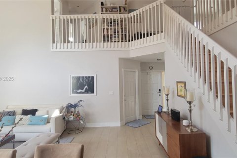 Villa ou maison à louer à Hollywood, Floride: 4 chambres, 213.68 m2 № 1972604 - photo 3