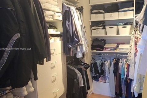 Villa ou maison à louer à Hollywood, Floride: 4 chambres, 213.68 m2 № 1972604 - photo 19