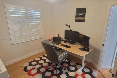 Villa ou maison à louer à Hollywood, Floride: 4 chambres, 213.68 m2 № 1972604 - photo 25