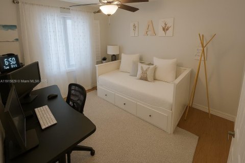 Villa ou maison à louer à Hollywood, Floride: 4 chambres, 213.68 m2 № 1972604 - photo 24