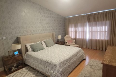 Villa ou maison à louer à Hollywood, Floride: 4 chambres, 213.68 m2 № 1972604 - photo 17