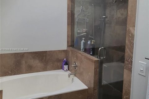 Villa ou maison à louer à Hollywood, Floride: 4 chambres, 213.68 m2 № 1972604 - photo 29