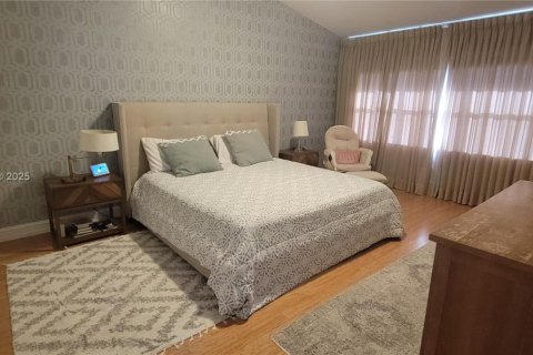 Villa ou maison à louer à Hollywood, Floride: 4 chambres, 213.68 m2 № 1972604 - photo 18