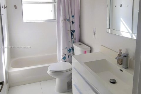 Villa ou maison à louer à Hollywood, Floride: 4 chambres, 213.68 m2 № 1972604 - photo 30