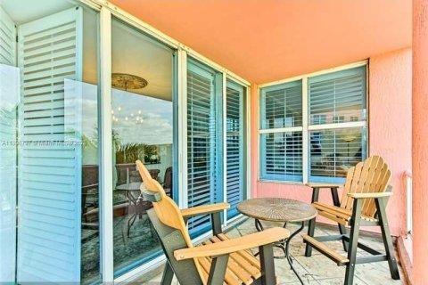 Condo in Fort Lauderdale, Florida, 2 bedrooms  № 1864672 - photo 18
