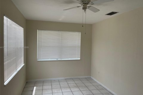 Villa ou maison à louer à Hollywood, Floride: 2 chambres, 81.01 m2 № 1946754 - photo 7
