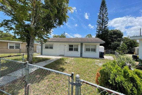 Villa ou maison à louer à Hollywood, Floride: 2 chambres, 81.01 m2 № 1946754 - photo 6