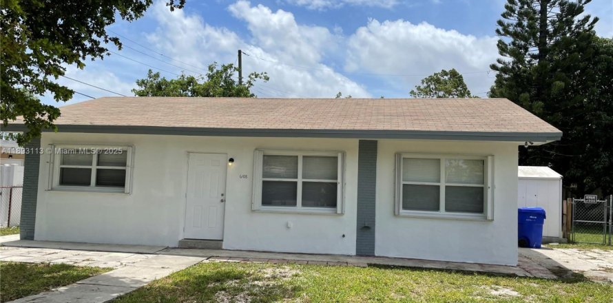 Villa ou maison à Hollywood, Floride 2 chambres, 81.01 m2 № 1946754