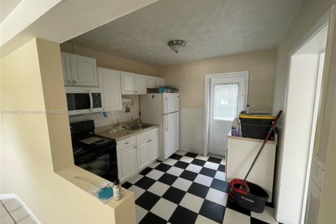 Villa ou maison à louer à Hollywood, Floride: 2 chambres, 81.01 m2 № 1946754 - photo 11