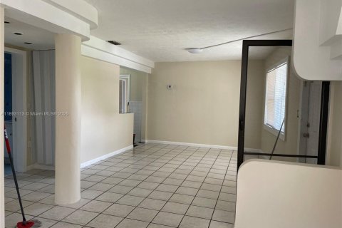 Villa ou maison à louer à Hollywood, Floride: 2 chambres, 81.01 m2 № 1946754 - photo 8