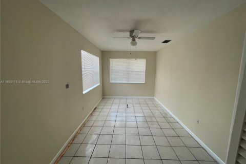 Villa ou maison à louer à Hollywood, Floride: 2 chambres, 81.01 m2 № 1946754 - photo 12