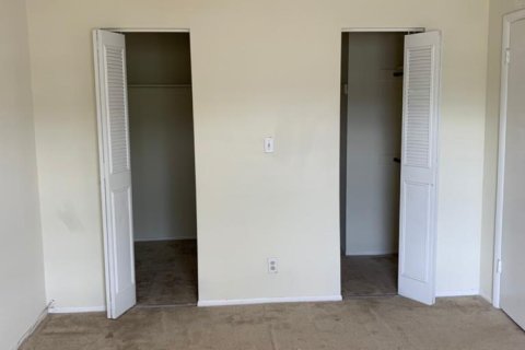 Condo in Lauderdale Lakes, Florida, 2 bedrooms  № 786498 - photo 1