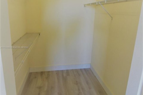 Condo in Sunny Isles Beach, Florida, 2 bedrooms  № 1698360 - photo 23