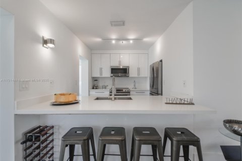 House in Fort Lauderdale, Florida 2 bedrooms, 109.81 sq.m. № 1703433 - photo 12