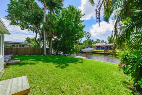 House in Fort Lauderdale, Florida 2 bedrooms, 109.81 sq.m. № 1703433 - photo 30