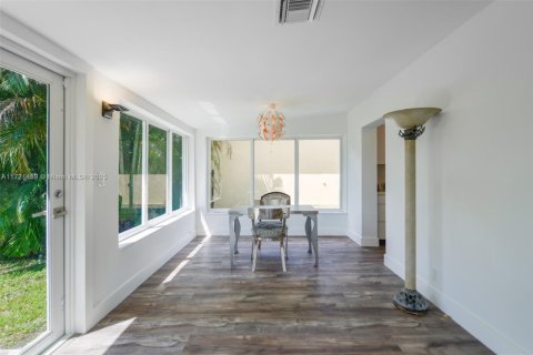 House in Fort Lauderdale, Florida 2 bedrooms, 109.81 sq.m. № 1703433 - photo 15