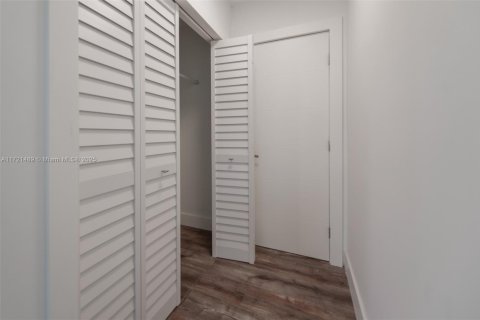 House in Fort Lauderdale, Florida 2 bedrooms, 109.81 sq.m. № 1703433 - photo 17