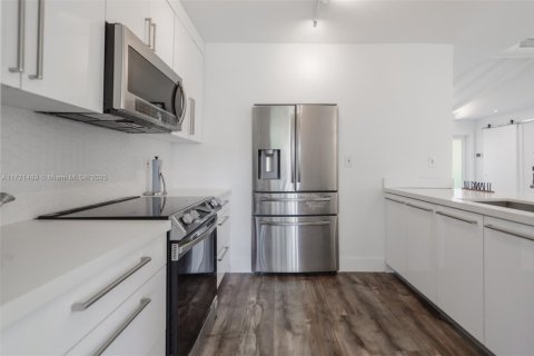 House in Fort Lauderdale, Florida 2 bedrooms, 109.81 sq.m. № 1703433 - photo 14