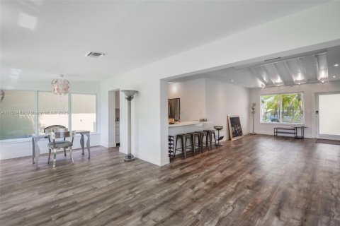 House in Fort Lauderdale, Florida 2 bedrooms, 109.81 sq.m. № 1703433 - photo 10
