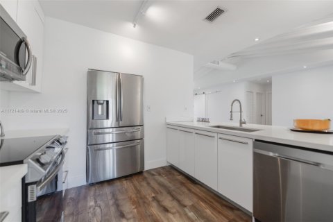 House in Fort Lauderdale, Florida 2 bedrooms, 109.81 sq.m. № 1703433 - photo 13