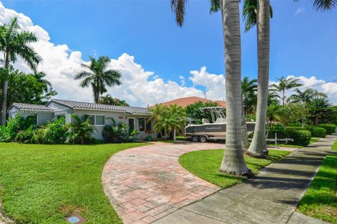 House in Fort Lauderdale, Florida 2 bedrooms, 109.81 sq.m. № 1703433 - photo 4