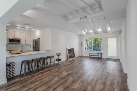 House in Fort Lauderdale, Florida 2 bedrooms, 109.81 sq.m. № 1703433 - photo 7