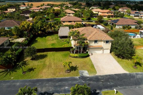 Купить виллу или дом в Хомстед, Флорида 6 спален, 354.89м2, № 2040311 - фото 25