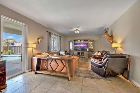 Купить виллу или дом в Хомстед, Флорида 6 спален, 354.89м2, № 2040311 - фото 8