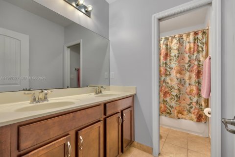 Купить виллу или дом в Хомстед, Флорида 6 спален, 354.89м2, № 2040311 - фото 18