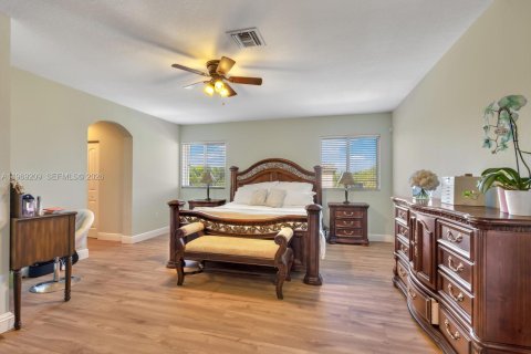 Купить виллу или дом в Хомстед, Флорида 6 спален, 354.89м2, № 2040311 - фото 11