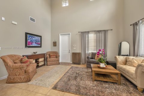 Купить виллу или дом в Хомстед, Флорида 6 спален, 354.89м2, № 2040311 - фото 3