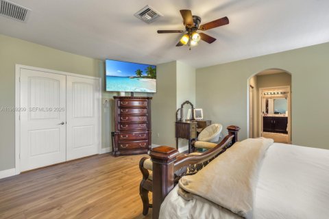 Купить виллу или дом в Хомстед, Флорида 6 спален, 354.89м2, № 2040311 - фото 12