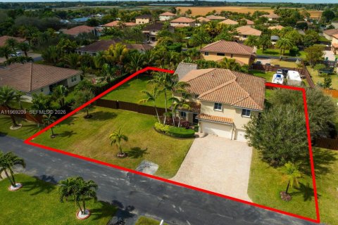 Купить виллу или дом в Хомстед, Флорида 6 спален, 354.89м2, № 2040311 - фото 26