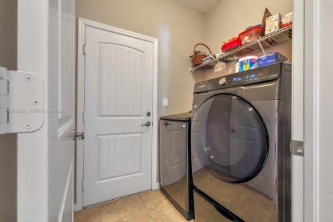 Купить виллу или дом в Хомстед, Флорида 6 спален, 354.89м2, № 2040311 - фото 21