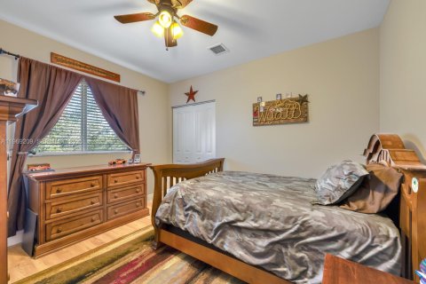 Купить виллу или дом в Хомстед, Флорида 6 спален, 354.89м2, № 2040311 - фото 16