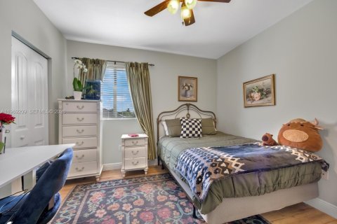 Купить виллу или дом в Хомстед, Флорида 6 спален, 354.89м2, № 2040311 - фото 19