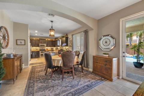 Купить виллу или дом в Хомстед, Флорида 6 спален, 354.89м2, № 2040311 - фото 7