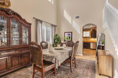 Купить виллу или дом в Хомстед, Флорида 6 спален, 354.89м2, № 2040311 - фото 4