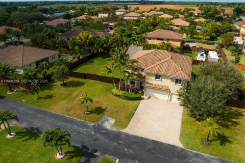 Купить виллу или дом в Хомстед, Флорида 6 спален, 354.89м2, № 2040311 - фото 27