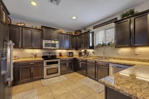 Купить виллу или дом в Хомстед, Флорида 6 спален, 354.89м2, № 2040311 - фото 5