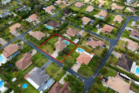 Купить виллу или дом в Хомстед, Флорида 6 спален, 354.89м2, № 2040311 - фото 30